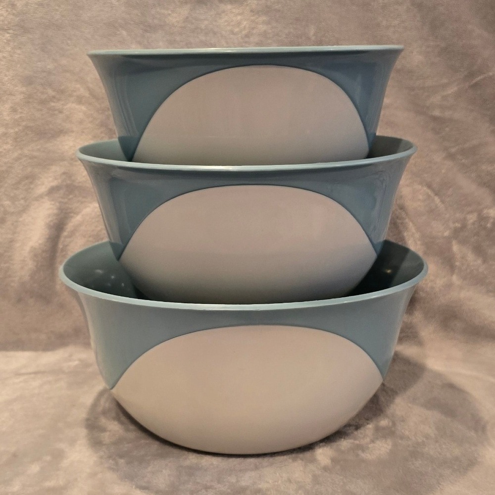 Pampered Chef Plastic Nesting Mixing Bowls 2Q, 3Q, & 4Q Set of 3 Blue White